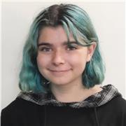 Soy una estudiante universitaria de 21 años con un nivel B2 de inglés e interés en dar clases a niños de primaria y la ESO.